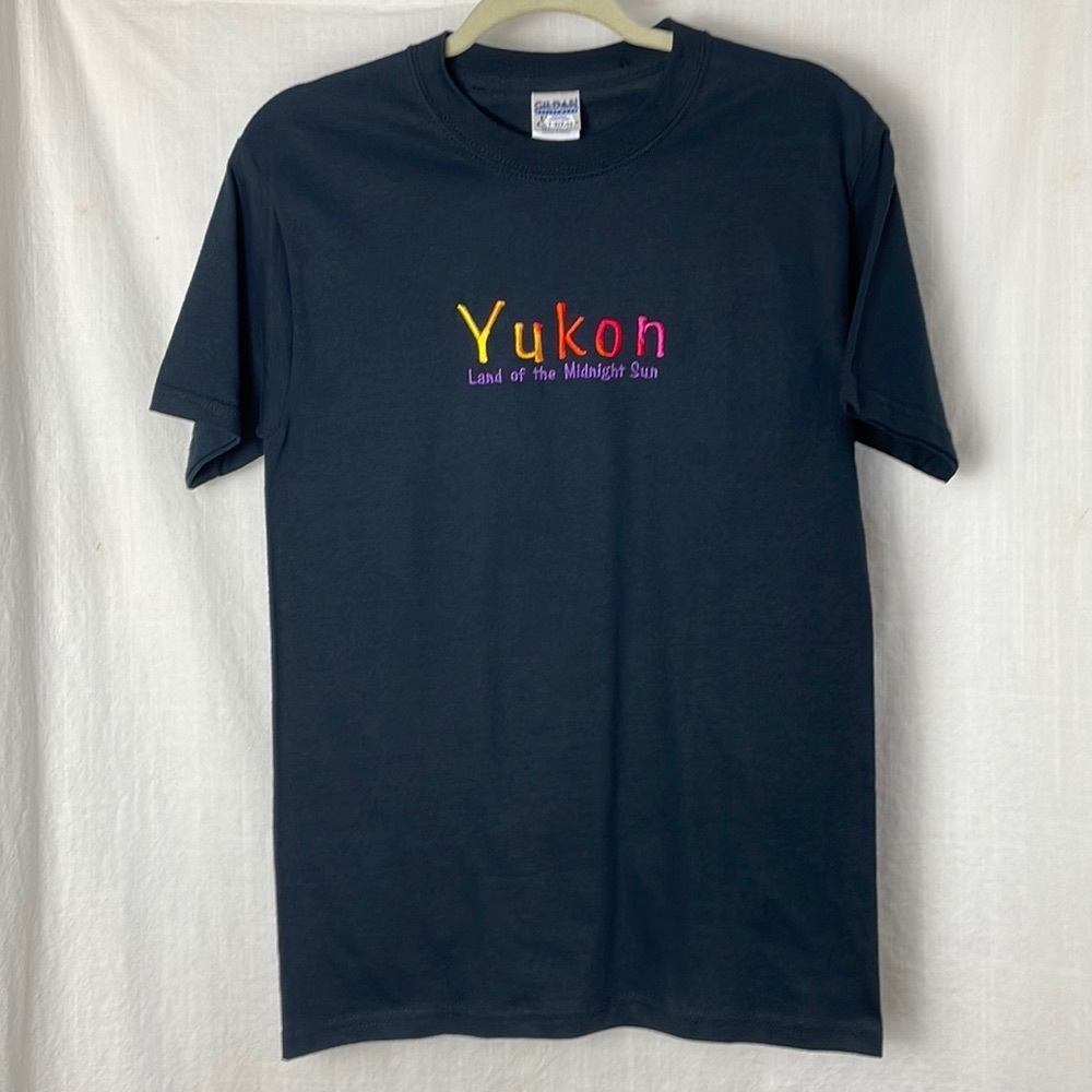 Vintage Gildan YUKON embroidered tshirt tee short sleeve Y2K NWT